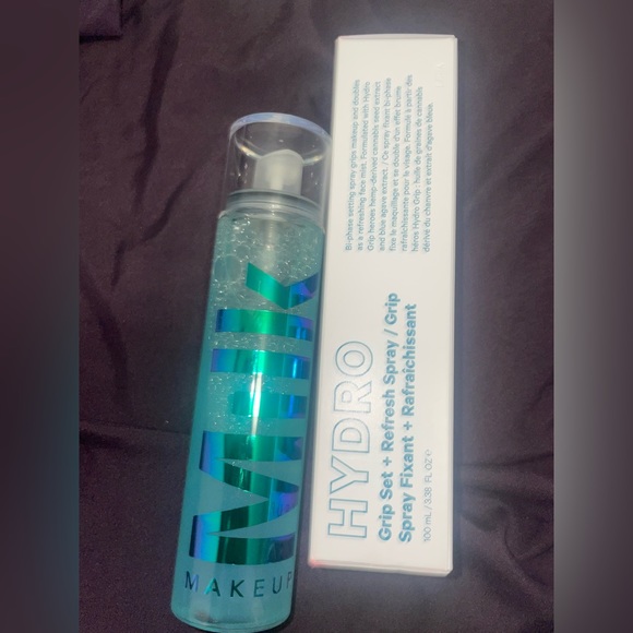 Milk makeup Hydro Grip Set + Refresh Spray
hydrating setting spray - Picture 1 of 13
